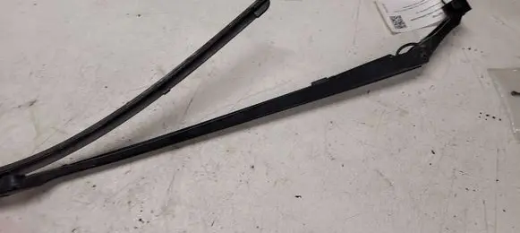 Toyota Avensis T270 Front wiper blade arm 97038203 3392126099