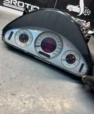 Mercedes-Benz E W211 Speedometer (instrument cluster) A2115403547