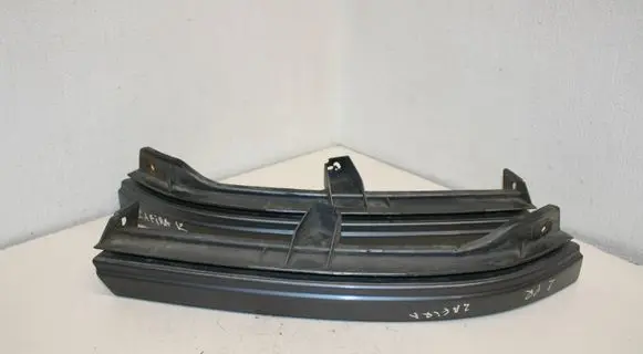 Opel Zafira A Under headlight/headlamp trim 90580651 90580652