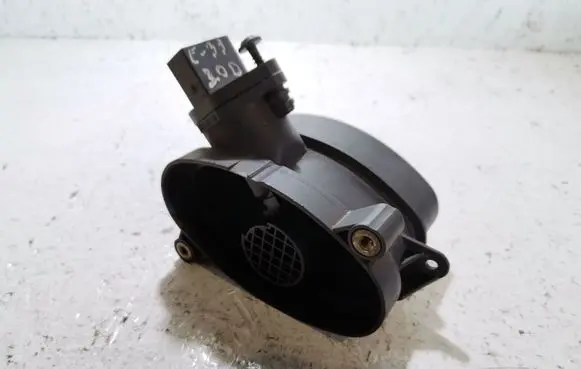 BMW 5 E39 Mass air flow meter 0928400468 77870760