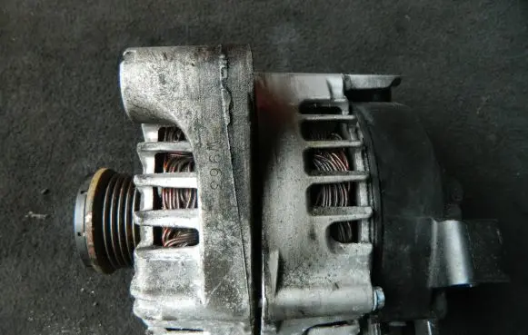 BMW 3 F30 F35 F31 Generator/alternator 7823345