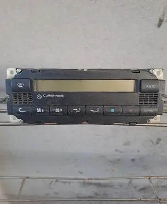 Volkswagen PASSAT B5 Climate control unit 1J1907044 5HB00761700