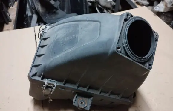 Ford Taurus Air filter box