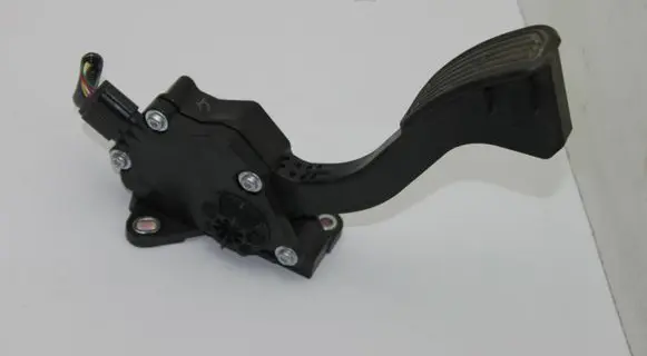 Toyota Prius+ (ZVW40) Accelerator throttle pedal 7811012050