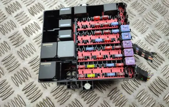 Ford B-MAX Fuse module AV1T14A005BAD