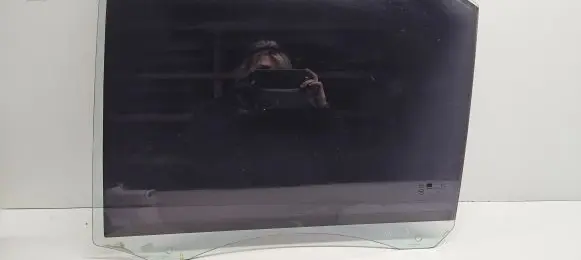 KIA Sorento Rear door window glass