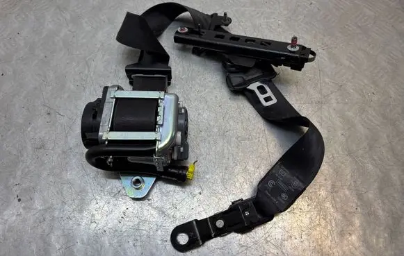 Volvo V60 Front seatbelt 39818843 624085000 09092013