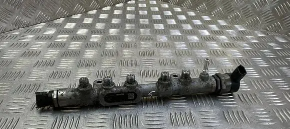 Jaguar XE Fuel main line pipe G4D39D280AA