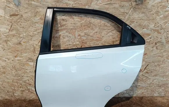 Honda Civic IX Rear door