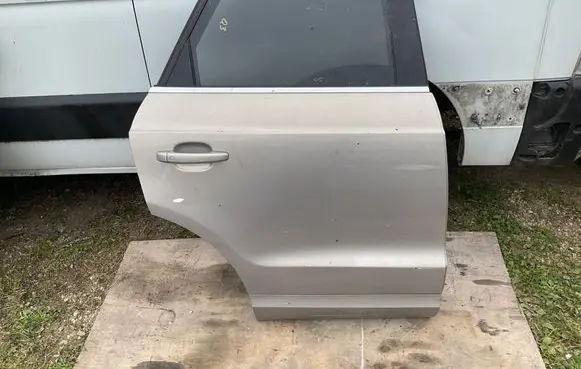 Audi Q3 8U Rear door