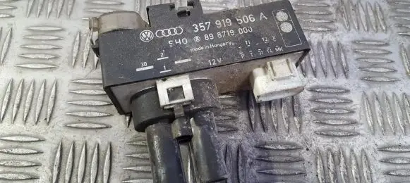 Volkswagen PASSAT B4 Coolant fan relay 357919506a 898719000