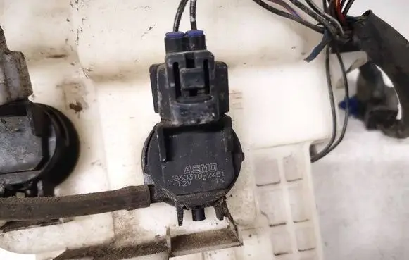 Mazda 6 Windscreen/windshield washer pump 8603102451