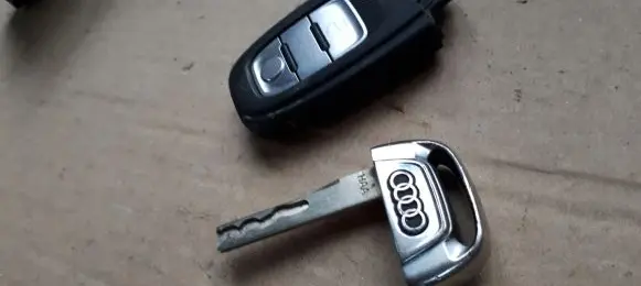 Audi A4 S4 B8 8K Ignition key/card 8K0959754CM