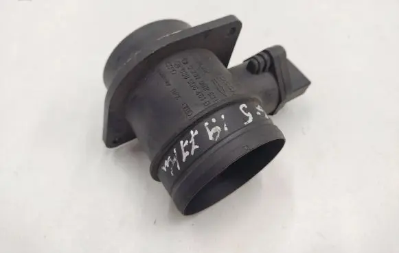 Volkswagen Golf V Mass air flow meter 038906461B 0281002531