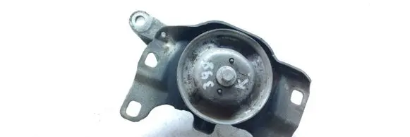 Engine mount bracket
