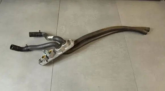 Volkswagen Touareg II Engine coolant pipe/hose 7L0819884A