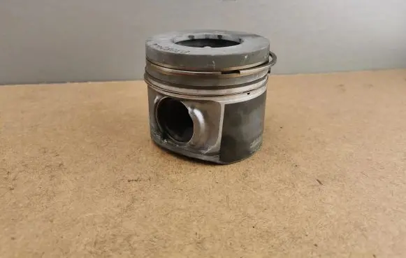 Piston