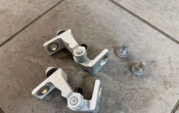 Volkswagen Amarok Front door hinge set 8K0831402