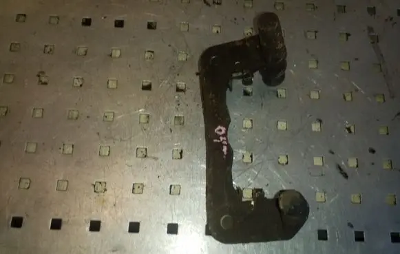 Mitsubishi Pajero Brake caliper pad carrier rear 