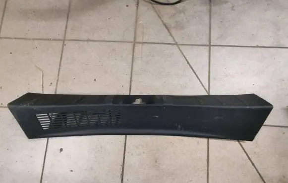 Trunk/boot sill cover protection