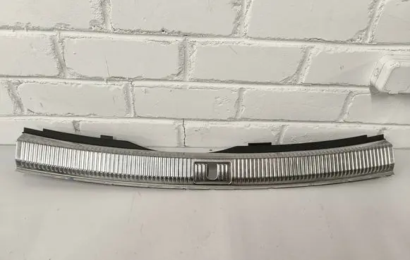 Trunk/boot sill cover protection