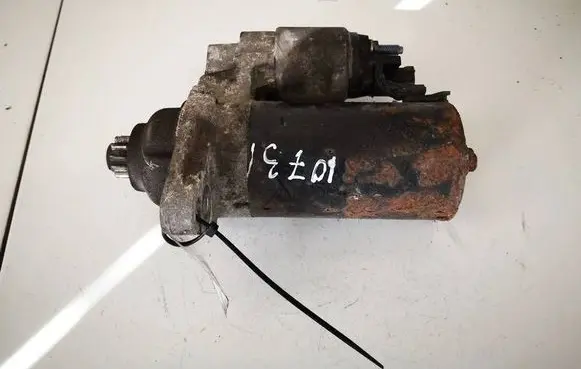 Volkswagen Golf V Starter motor 1005831311