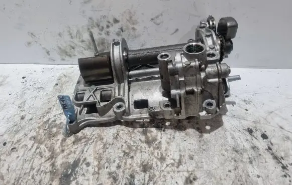 Skoda Fabia Mk2 (5J) Oil pump balance shaft 03P103127C