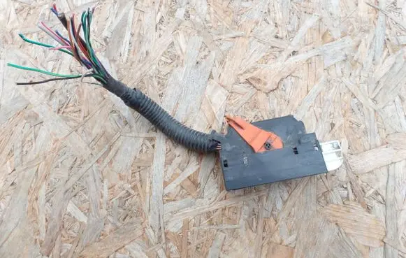 Subaru Legacy ABS module connector plug 