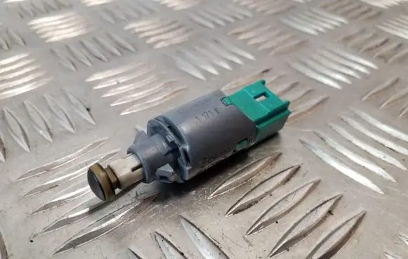 Opel Vivaro Brake pedal sensor switch 8200168240
