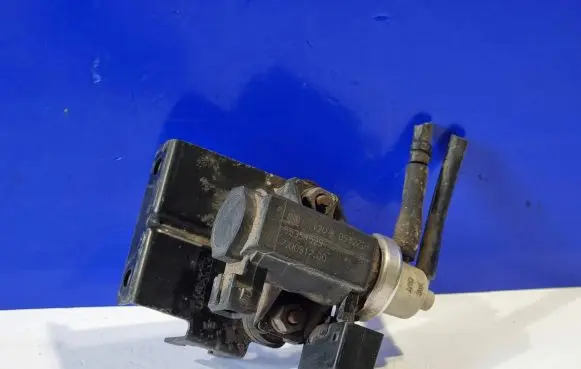 Saab 9-5 Engine mount vacuum valve 55354529 55563532