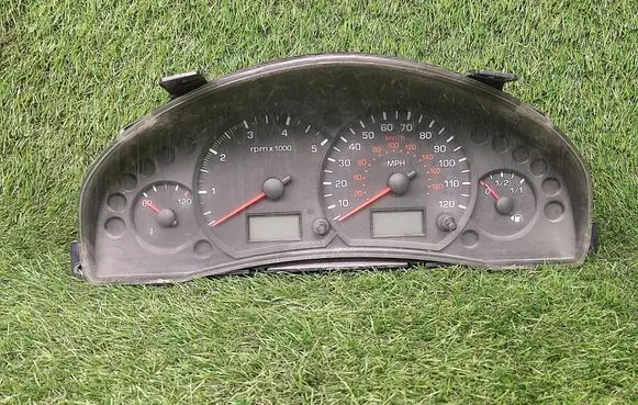 Speedometer (instrument cluster)