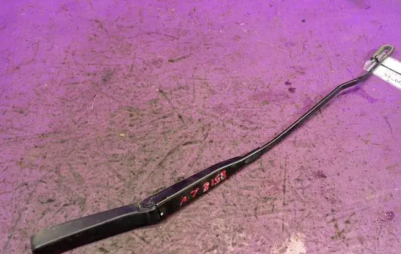 Opel Astra H Front wiper blade arm