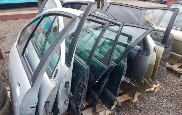 Chrysler 300M Front door pilkos
