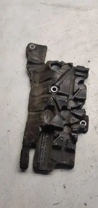 Volkswagen PASSAT B8 Heat shield in engine bay 04L103954D