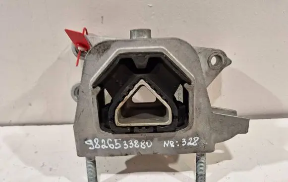 Opel Mokka B Engine mount bracket 9826533880