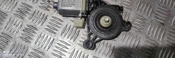 Volkswagen Golf V Front door window regulator motor 0130822716
