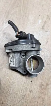 Ford Focus Throttle valve 2S6U9E927F