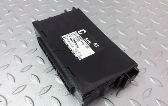 Subaru B9 Tribeca Comfort/convenience module 88281XA200 97RI010625