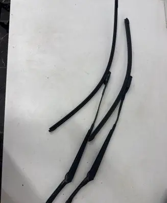 Opel Astra J Front wiper blade arm 