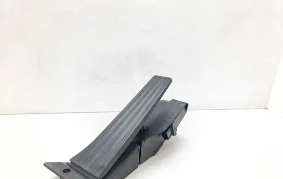 BMW 1 E81 E87 Accelerator throttle pedal 6786589