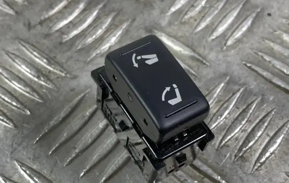 Infiniti QX80 Seat control switch 