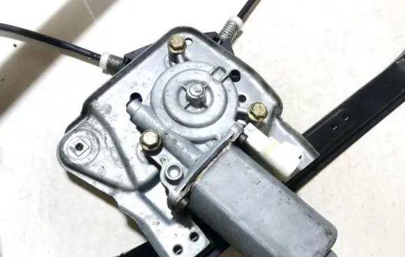 Nissan Almera Front door window regulator motor 101259100