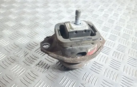 Land Rover Discovery 3 - LR3 Engine mount bracket KKB500441G