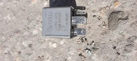 Volkswagen Transporter - Caravelle T5 Fuse 1J0906381A V23134B63X396