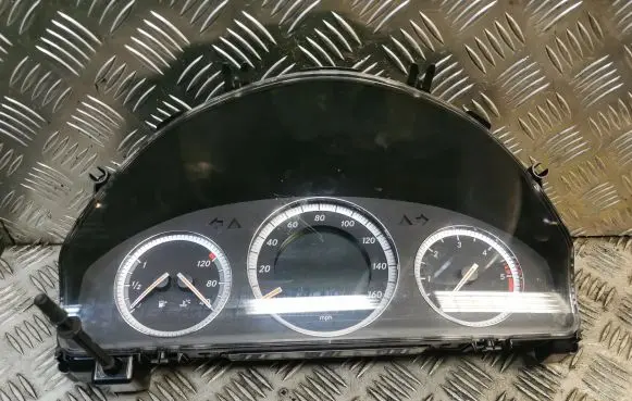 Mercedes-Benz C W204 Speedometer (instrument cluster) 2045404848 A2045404848
