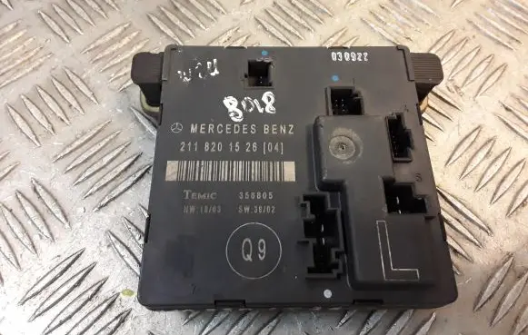 Mercedes-Benz E W211 Door control unit/module 2118201526 A2118201526