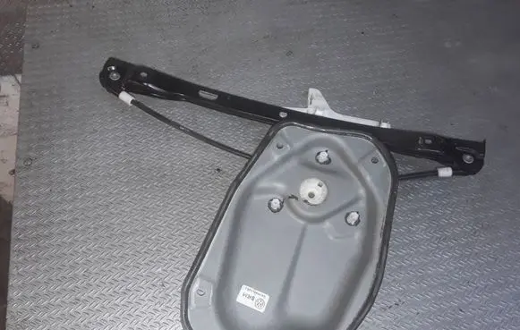 Volkswagen Golf V Rear window lifting mechanism without motor 1K4839462A