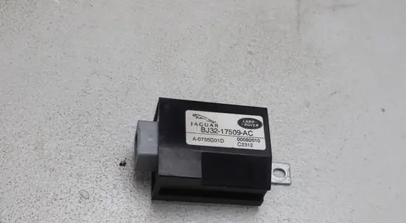 Land Rover Evoque I Window wiper relay BJ3217509AC