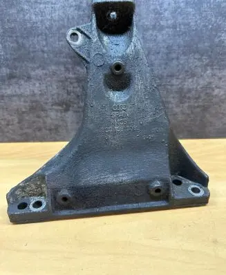 Audi A4 S4 B5 8D Engine mounting bracket 8D0199308L