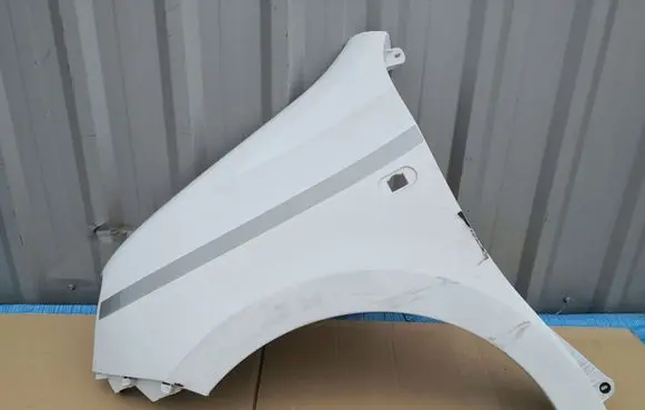Renault Twingo III Fender 631014025R